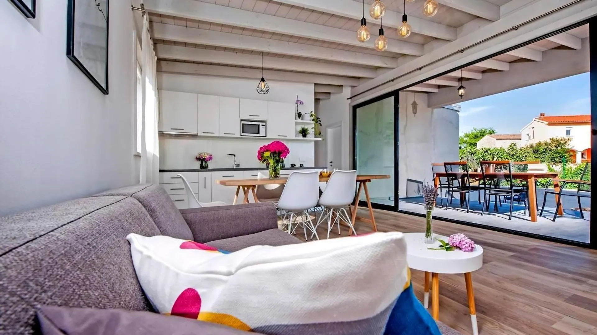 Ferienhaus In Segotici Mit Grossem Garten